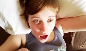 Novinha dando o priquito para o namorado e gemendo muito