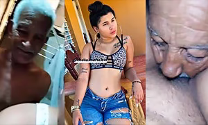 Novinha safada deu para o velho e deixou ele gozar dentro